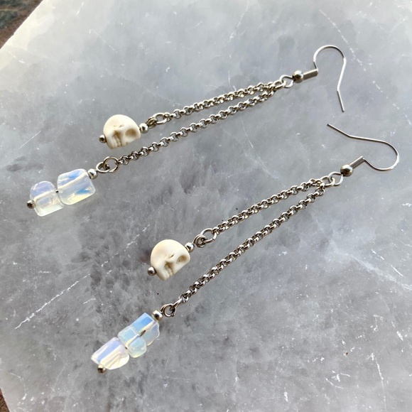 White Skull & opalite stainless steel earrings - Picture 14 of 15